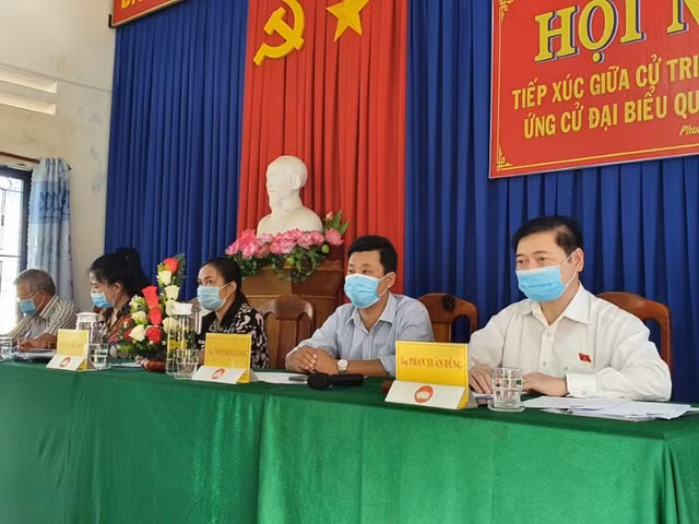 Chu tich VUSTA Phan Xuan Dung, cac ung vien DBQH tiep xuc cu tri 4 xa Phuoc Tien, Phuoc Tan, Phuoc Hoa, Phuoc Binh