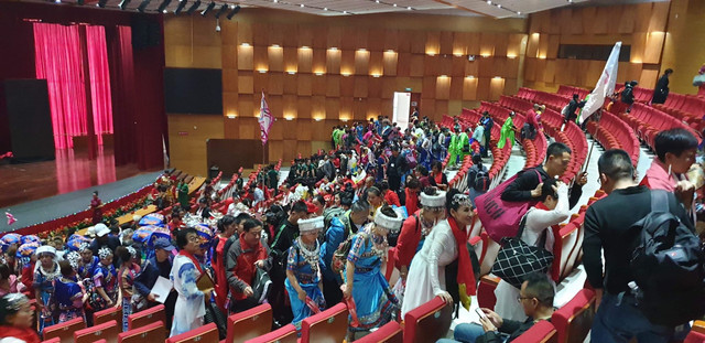 Hoang mang khi 600 người Trung Quốc trình diễn trang phục trái phép ở Quảng Ninh Hoang mang khi 600 nguoi Trung Quoc trinh dien trang phuc trai phep o Quang Ninh