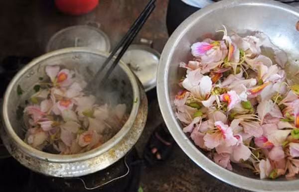 Thuong thuc nhung mon dac san rau rung cua Tay Bac-Hinh-3