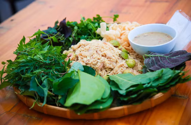 Den Bac Giang thuong thuc mon goi ca me dan da, ngon ma la-Hinh-8