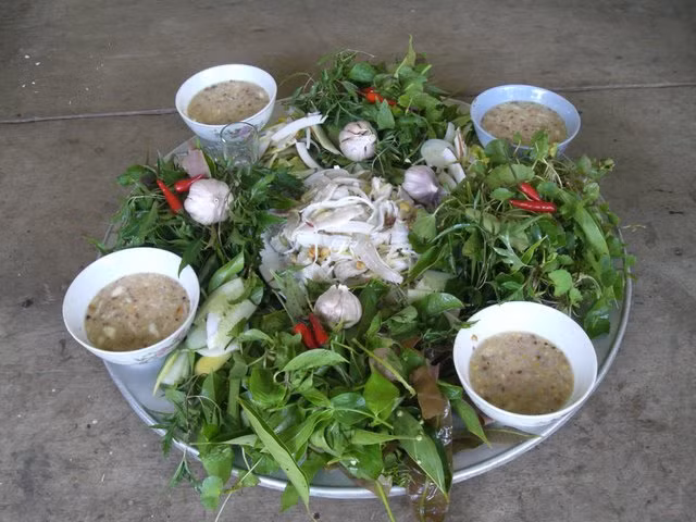 Den Bac Giang thuong thuc mon goi ca me dan da, ngon ma la-Hinh-6