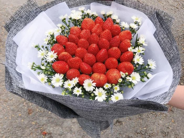 Thú vị những bó hoa ăn được độc đáo để tặng phụ nữ ngày 8/3 - Hình 2 Thu vi nhung bo hoa an duoc doc dao de tang phu nu ngay 8/3-Hinh-2