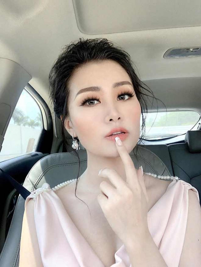 Nữ giảng viên xinh đẹp xứ Nghệ gây sốt vì ăn mặc gợi cảm - Hình 6 Nu giang vien xinh dep xu Nghe gay sot vi an mac goi cam-Hinh-6