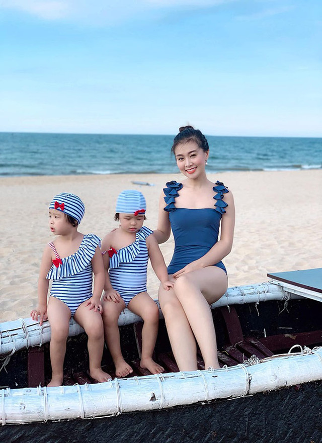Nữ giảng viên xinh đẹp xứ Nghệ gây sốt vì ăn mặc gợi cảm - Hình 2 Nu giang vien xinh dep xu Nghe gay sot vi an mac goi cam-Hinh-2