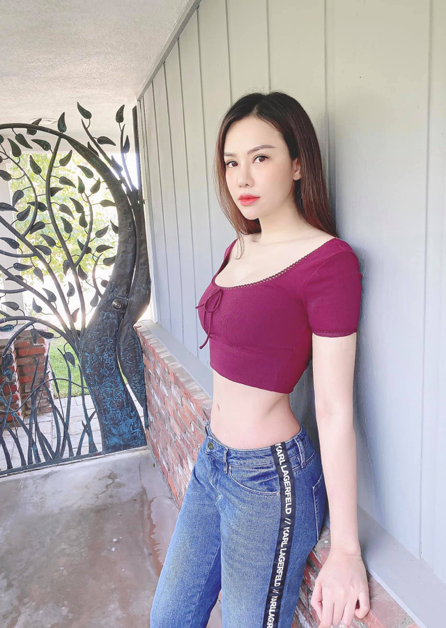 Con dâu tỷ phú Hoàng Kiều ăn mặc vô cùng gợi cảm - Hình 7 Con dau ty phu Hoang Kieu an mac vo cung goi cam-Hinh-7