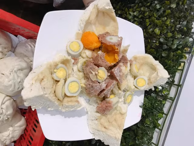 Phat them mon banh bao nhan 8 trung cuc sot o Sai Gon-Hinh-6