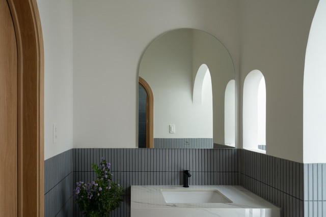 Nha pho 2 tang co diem nhan la cac hinh vom cong an tuong-Hinh-9