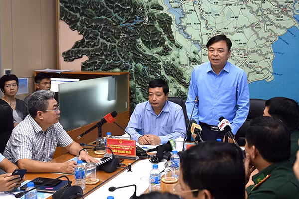 Tin moi nhat ve con bao so 3 dang truc chi tien vao mien Bac-Hinh-4