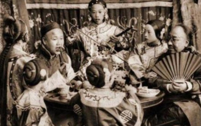 Hé lộ dung mạo của hoàng đế, phi tần nhà Thanh qua loạt ảnh hiếm - Hình 5 He lo dung mao cua hoang de, phi tan nha Thanh qua loat anh hiem-Hinh-5