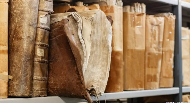 Bi an rung ron ve nhung cuon sach boc da ky nguoi