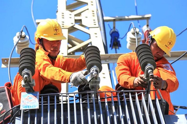 Vì sao EVN lỗ nặng, còn công ty con lãi khủng? Vi sao EVN lo nang, con cong ty con lai khung?