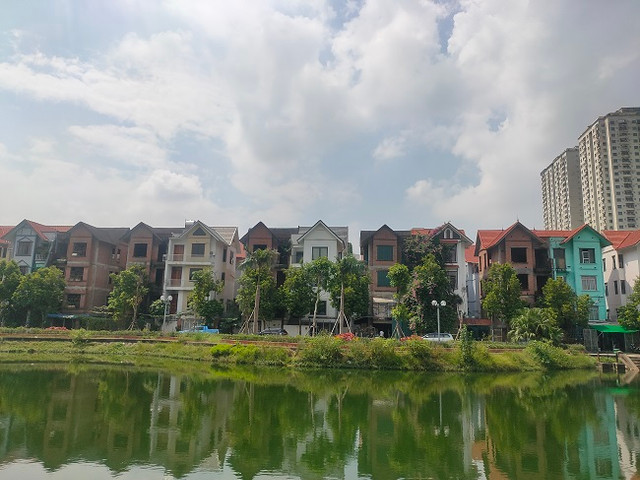 Can canh khu biet thu tien ty Cau Buou nhech nhac, bo hoang nhieu nam-Hinh-12