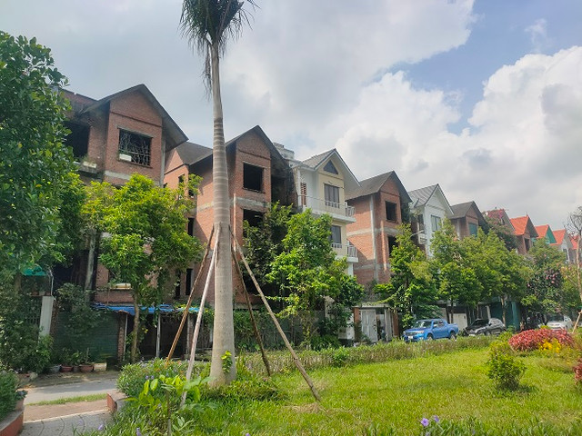 Can canh khu biet thu tien ty Cau Buou nhech nhac, bo hoang nhieu nam-Hinh-7