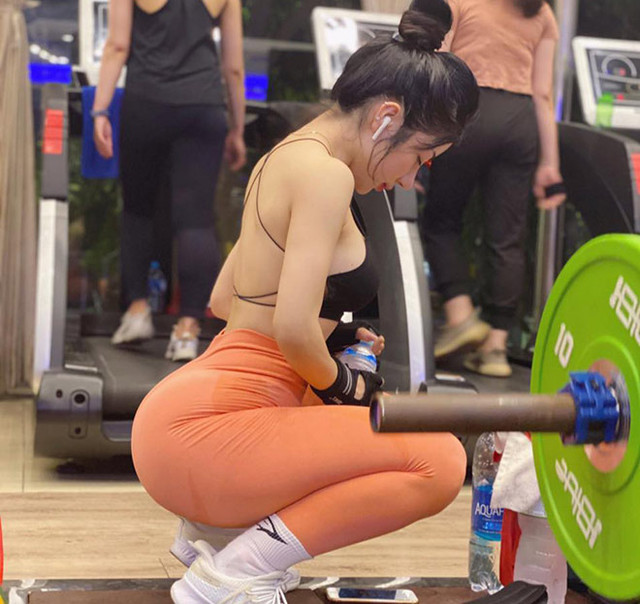 Bí kíp vóc dáng nóng bỏng của hot girl phòng gym Phạm Hồng Nhung - Hình 10 Bi kip voc dang nong bong cua hot girl phong gym Pham Hong Nhung-Hinh-10