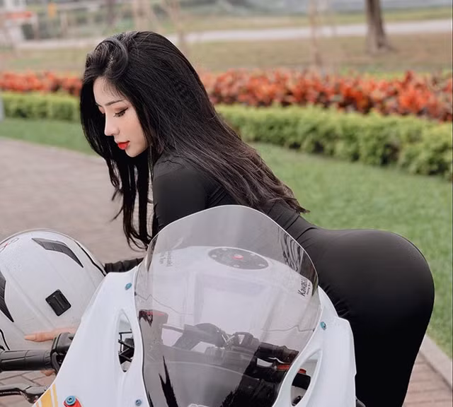 Bí kíp vóc dáng nóng bỏng của hot girl phòng gym Phạm Hồng Nhung - Hình 3 Bi kip voc dang nong bong cua hot girl phong gym Pham Hong Nhung-Hinh-3