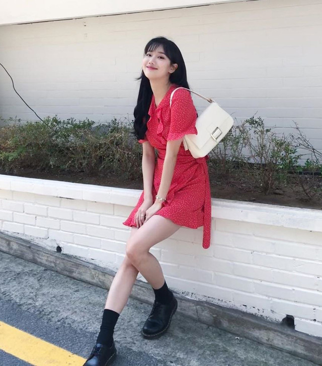 Nữ thần tượng xinh đẹp nhất Hàn Quốc ăn mặc gợi cảm, thời thượng - Hình 12 Nu than tuong xinh dep nhat Han Quoc an mac goi cam, thoi thuong-Hinh-12