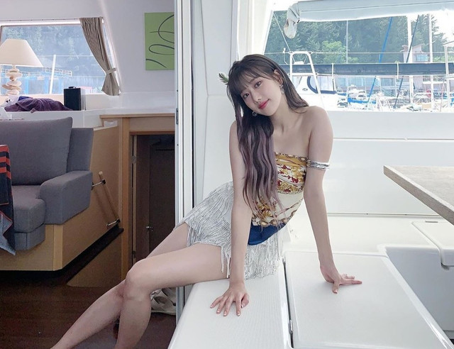 Nữ thần tượng xinh đẹp nhất Hàn Quốc ăn mặc gợi cảm, thời thượng - Hình 3 Nu than tuong xinh dep nhat Han Quoc an mac goi cam, thoi thuong-Hinh-3