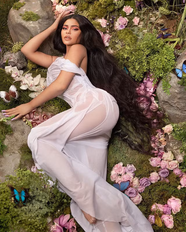 Nu ty phu Kelie Jenner va thoi trang xuyen thau tao bao-Hinh-4