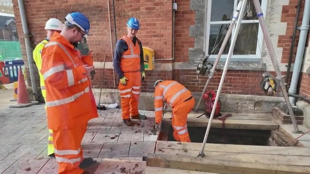 Phat hien duong ham bi mat cach nhieu thap ky duoi nha ga-Hinh-9