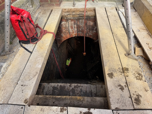 Phat hien duong ham bi mat cach nhieu thap ky duoi nha ga-Hinh-5