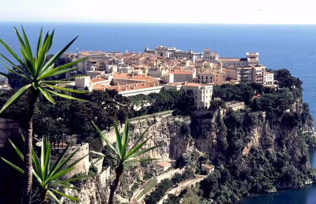 Den tham thien duong cua trieu phu Monaco
