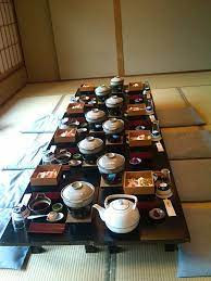 Vì sao người Nhật thích ngồi bệt xuống sàn khi ăn? - Hình 10 Vi sao nguoi Nhat thich ngoi bet xuong san khi an?-Hinh-10