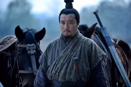 Vi sao doi giay co cua Luu Bi ngan nam khong muc nat?