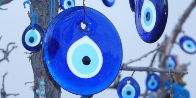 Truyền thuyết “con mắt ác quỷ” mang đến xui xẻo như nào? - Hình 10 Truyen thuyet “con mat ac quy” mang den xui xeo nhu nao?-Hinh-10