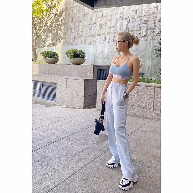 Hot girl nguc khung khien fan hoa mat du chi dien do tap the thao-Hinh-12