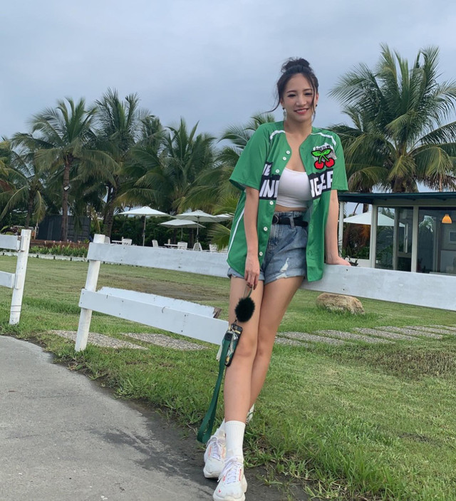 Single mom Lâm Thải Đề khoe ngực khủng eo thon - Hình 7 Single mom Lam Thai De khoe nguc khung eo thon-Hinh-7
