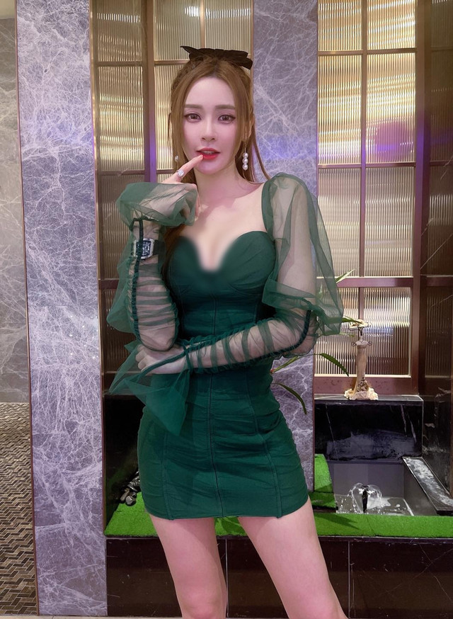 Hotgirl thể thao khoe ảnh tập tại nhà, trang phục sexy - Hình 11 Hotgirl the thao khoe anh tap tai nha, trang phuc sexy-Hinh-11