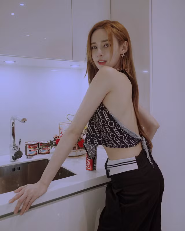 Hotgirl the thao khoe anh tap tai nha, trang phuc sexy-Hinh-9