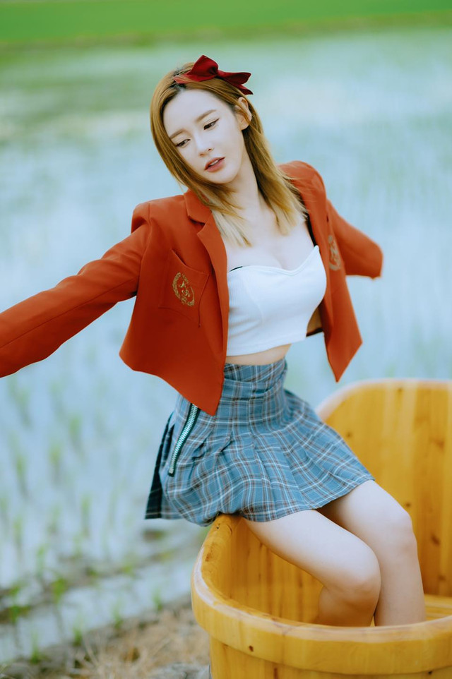 Hotgirl thể thao khoe ảnh tập tại nhà, trang phục sexy - Hình 13 Hotgirl the thao khoe anh tap tai nha, trang phuc sexy-Hinh-13