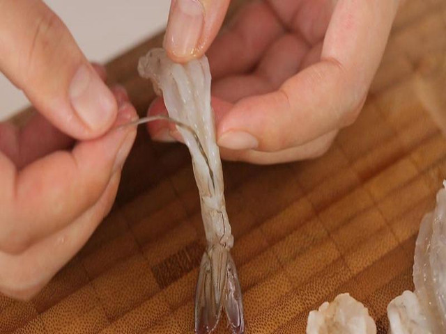 Nhất định phải bỏ phần này của con tôm nếu không muốn nhiễm độc - Hình 8 Nhat dinh phai bo phan nay cua con tom neu khong muon nhiem doc-Hinh-8