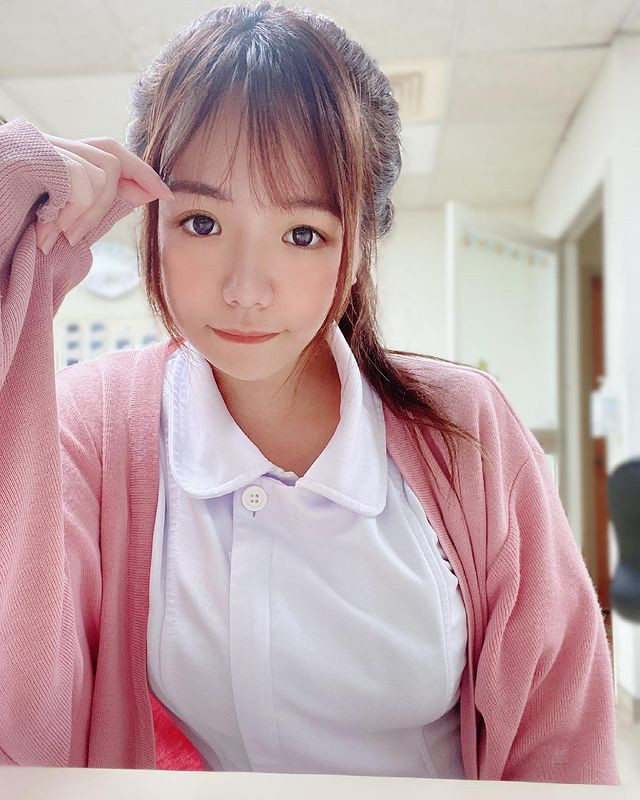 Nữ y tá khiến fan ngây ngất với thân hình bốc lửa khi chỉ quấn chiếc khăn tắm Nu y ta khien fan ngay ngat voi than hinh boc lua khi chi quan chiec khan tam