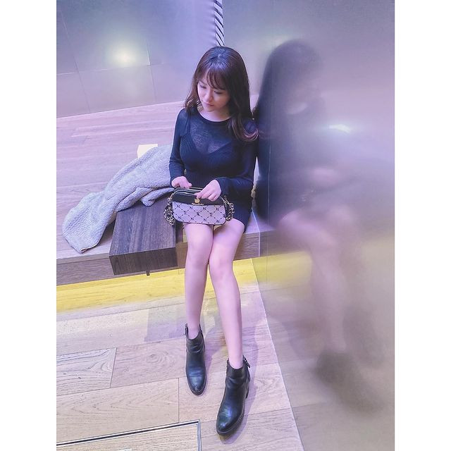 Nữ y tá khiến fan ngây ngất với thân hình bốc lửa khi chỉ quấn chiếc khăn tắm - Hình 7 Nu y ta khien fan ngay ngat voi than hinh boc lua khi chi quan chiec khan tam-Hinh-7