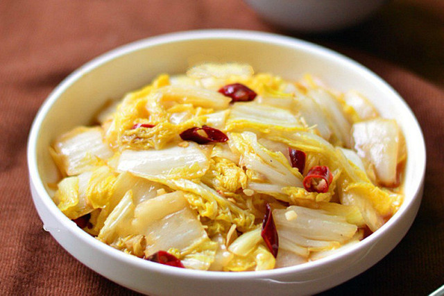 Tuyệt đối không nên mua loại cải thảo này dù rẻ đến mấy - Hình 11 Tuyet doi khong nen mua loai cai thao nay du re den may-Hinh-11