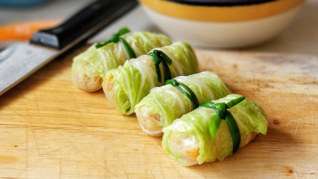 Tuyệt đối không nên mua loại cải thảo này dù rẻ đến mấy - Hình 2 Tuyet doi khong nen mua loai cai thao nay du re den may-Hinh-2