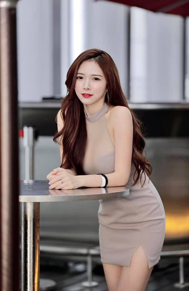 Gu thời trang trễ nải hút mắt của nữ DJ người Malaysia ngực khủng - Hình 8 Gu thoi trang tre nai hut mat cua nu DJ nguoi Malaysia nguc khung-Hinh-8