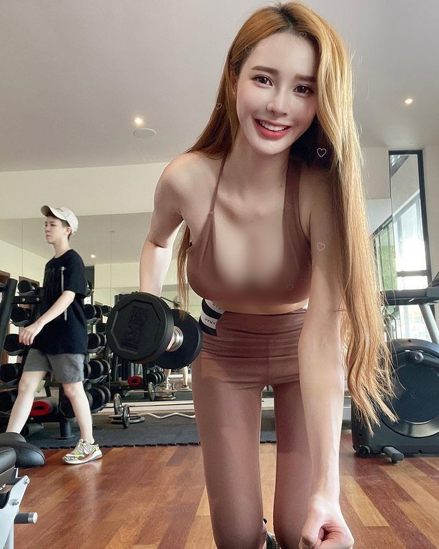 Hotgirl thể thao khoe ảnh tập tại nhà, trang phục sexy - Hình 6 Hotgirl the thao khoe anh tap tai nha, trang phuc sexy-Hinh-6