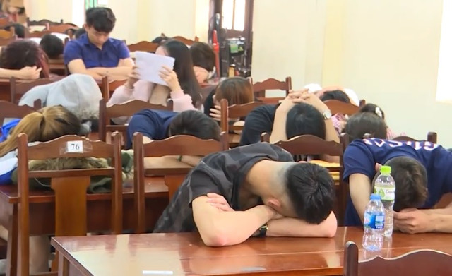 Đột kích quán Karaoke XMEN phát hiện 45 đối tượng dương tính ma túy - Hình 2 Dot kich quan Karaoke XMEN phat hien 45 doi tuong duong tinh ma tuy-Hinh-2