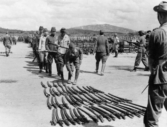 Năm 1945, Nhật hoàng nói gì trong tuyên bố đầu hàng quân Đồng minh? Nam 1945, Nhat hoang noi gi trong tuyen bo dau hang quan Dong minh?