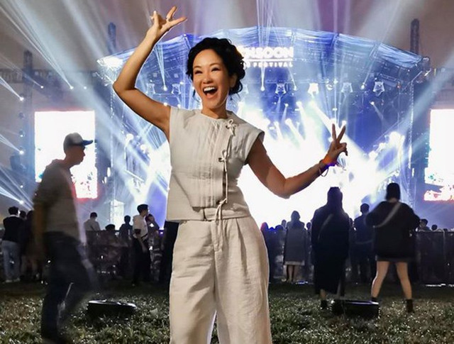 Hồng Nhung vẫn tươi trẻ như gái đôi mươi dù sang tuổi 50 - Hình 7 Hong Nhung van tuoi tre nhu gai doi muoi du sang tuoi 50-Hinh-7