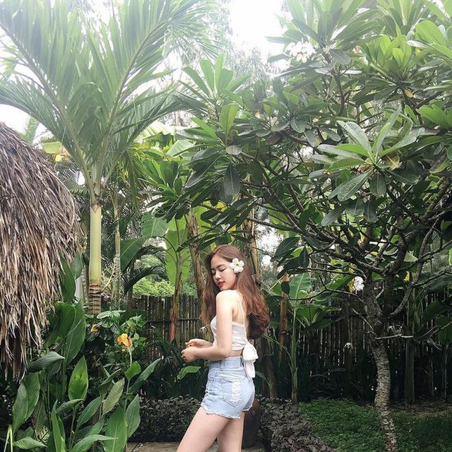 Vẻ gợi cảm của nữ tiếp viên hàng không Việt gây bao thương nhớ - Hình 5 Ve goi cam cua nu tiep vien hang khong Viet gay bao thuong nho-Hinh-5