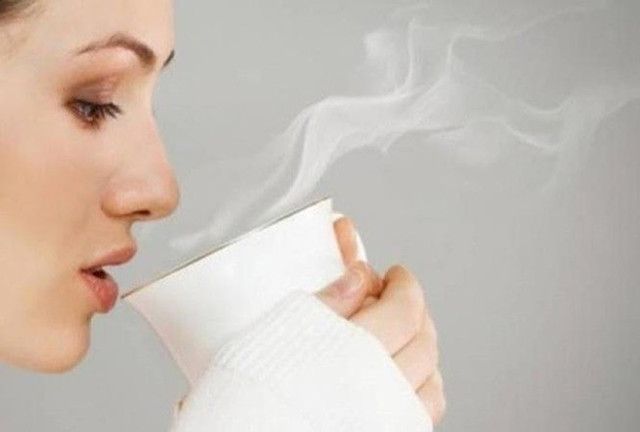 Chua co bang chung cho thay do uong nong co tac dung chong COVID-19