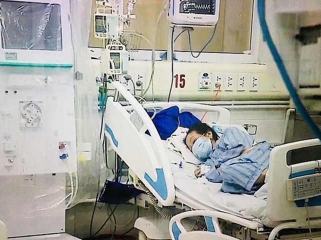 Bệnh nhân COVID-19 thứ 19 đã hồi phục kỳ diệu sau 3 lần ngừng tuần hoàn Benh nhan COVID-19 thu 19 da hoi phuc ky dieu sau 3 lan ngung tuan hoan