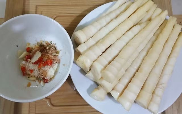 Cách chế biến các món ngon từ măng sặt đang vào mùa - Hình 3 Cach che bien cac mon ngon tu mang sat dang vao mua-Hinh-3