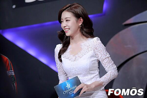 Vợ tài tử So Ji Sub sở hữu gu thời trang sành điệu, gợi cảm - Hình 2 Vo tai tu So Ji Sub so huu gu thoi trang sanh dieu, goi cam-Hinh-2