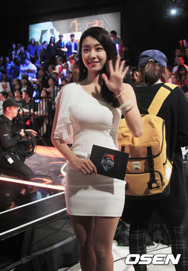 Vợ tài tử So Ji Sub sở hữu gu thời trang sành điệu, gợi cảm - Hình 9 Vo tai tu So Ji Sub so huu gu thoi trang sanh dieu, goi cam-Hinh-9