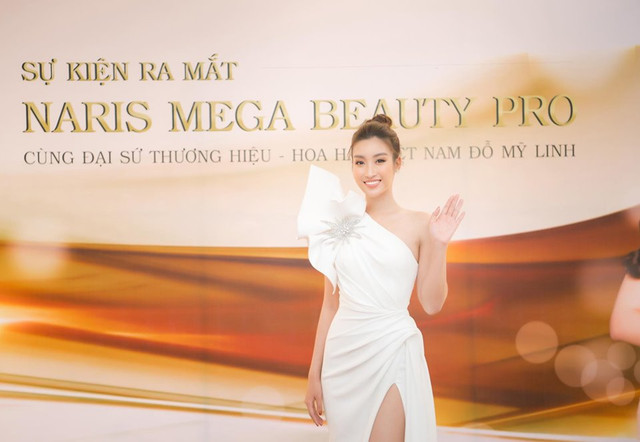 Cận cảnh cách ăn măc gợi cảm chết người của Hoa hậu Đỗ Mỹ Linh - Hình 10 Can canh cach an mac goi cam chet nguoi cua Hoa hau Do My Linh-Hinh-10